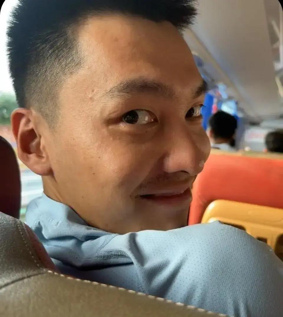 场均6分，他快被挤出轮换了
 
陈培东去年还能拿12分，今年只剩6分，上场时间被