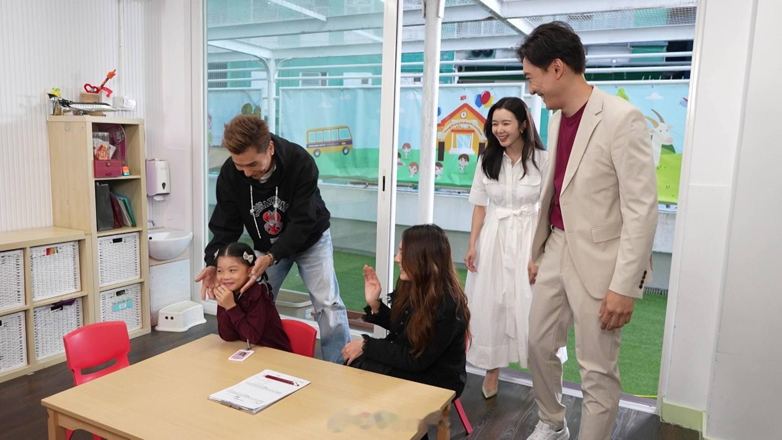 娛樂即時娛樂陳展鵬7歲女兒心願達成做老師 單文柔見AI生成20年後全家福眼濕濕由