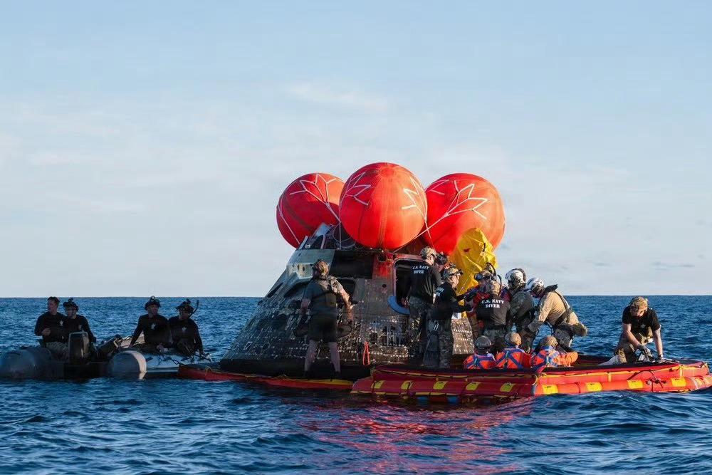 阿尔忒弥斯2号 Artemis II 掠月任务OK后，4名宇航员离开猎户座飞船后