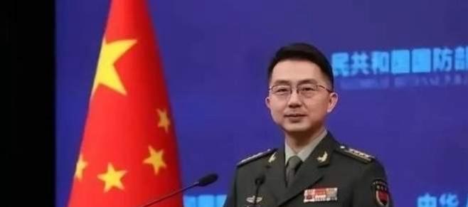 国防部已明确发出通知，凡家中有年满18周岁男性青年的家庭，以及青年本人，都须高度