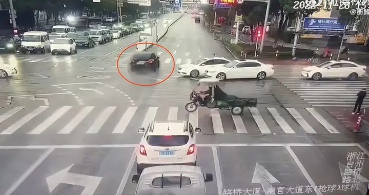 网传“台州一辆特斯拉失控连撞两车”，警方通报：事故造成2死1伤