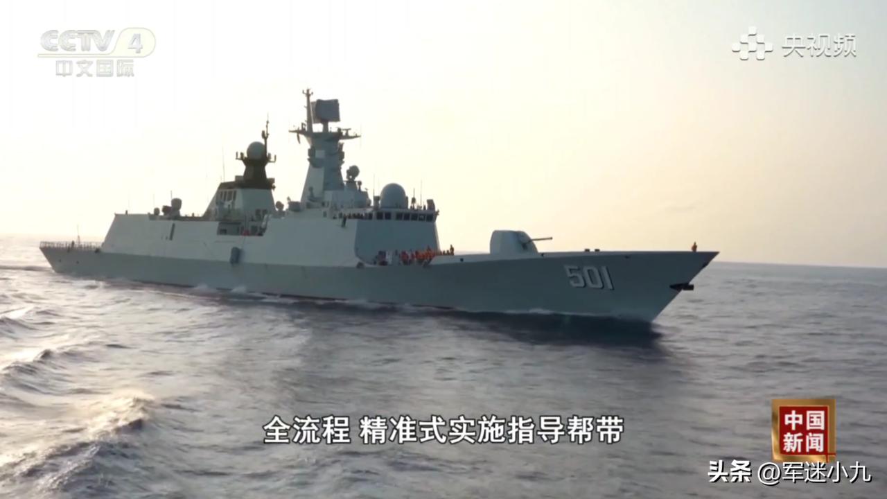 又一艘最新型054入列，最新演练画面公开了！

终于又开始了“下饺子”，
202