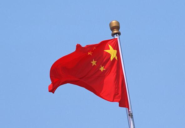 “菲律宾都不敢动，你还吹什么动日本？自家人被欺负了连声都不吭，拿什么谈统一？”这