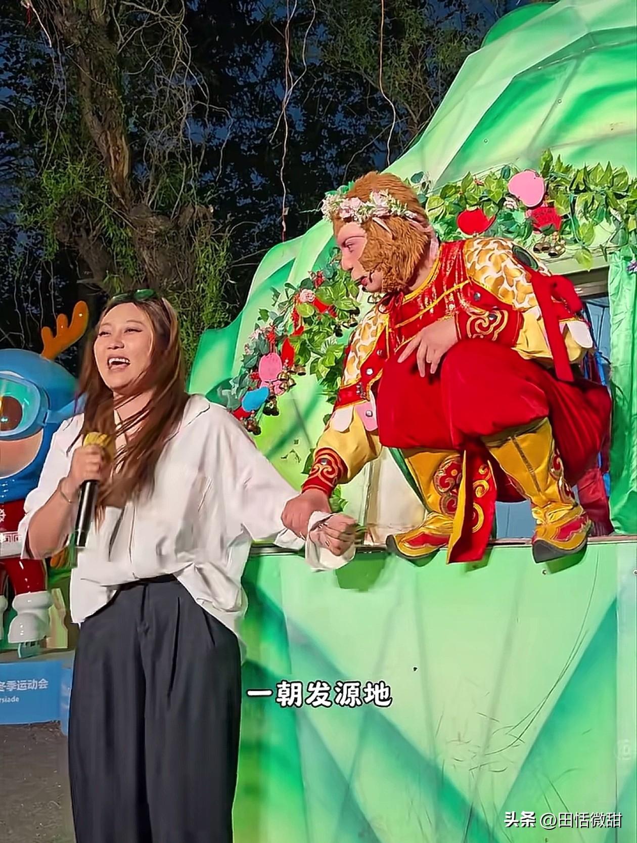 “皇太极？我们只听过正负极！”调侃清皇太极得名字，还得是雪饼猴王铁柱。

雪饼猴