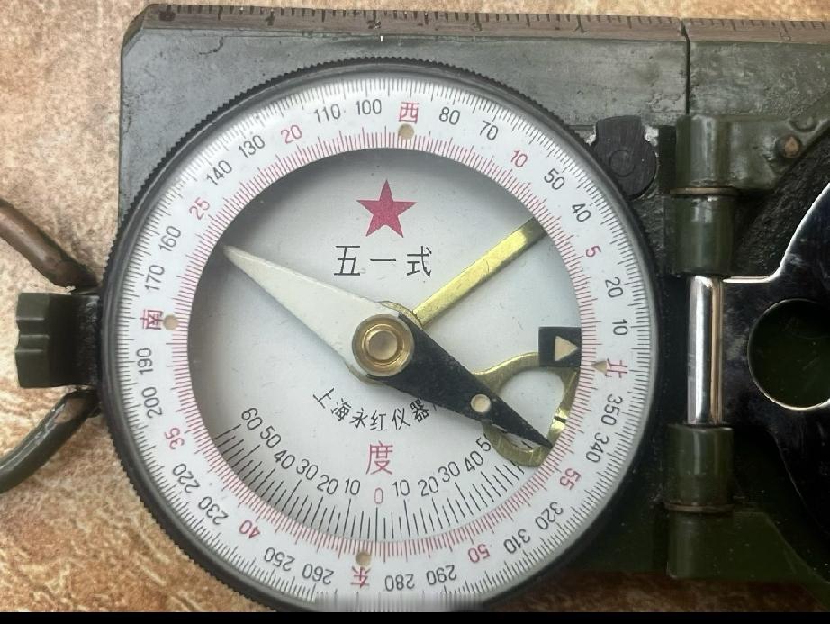 “五一”式军用指北针
上海永红仪器厂出品