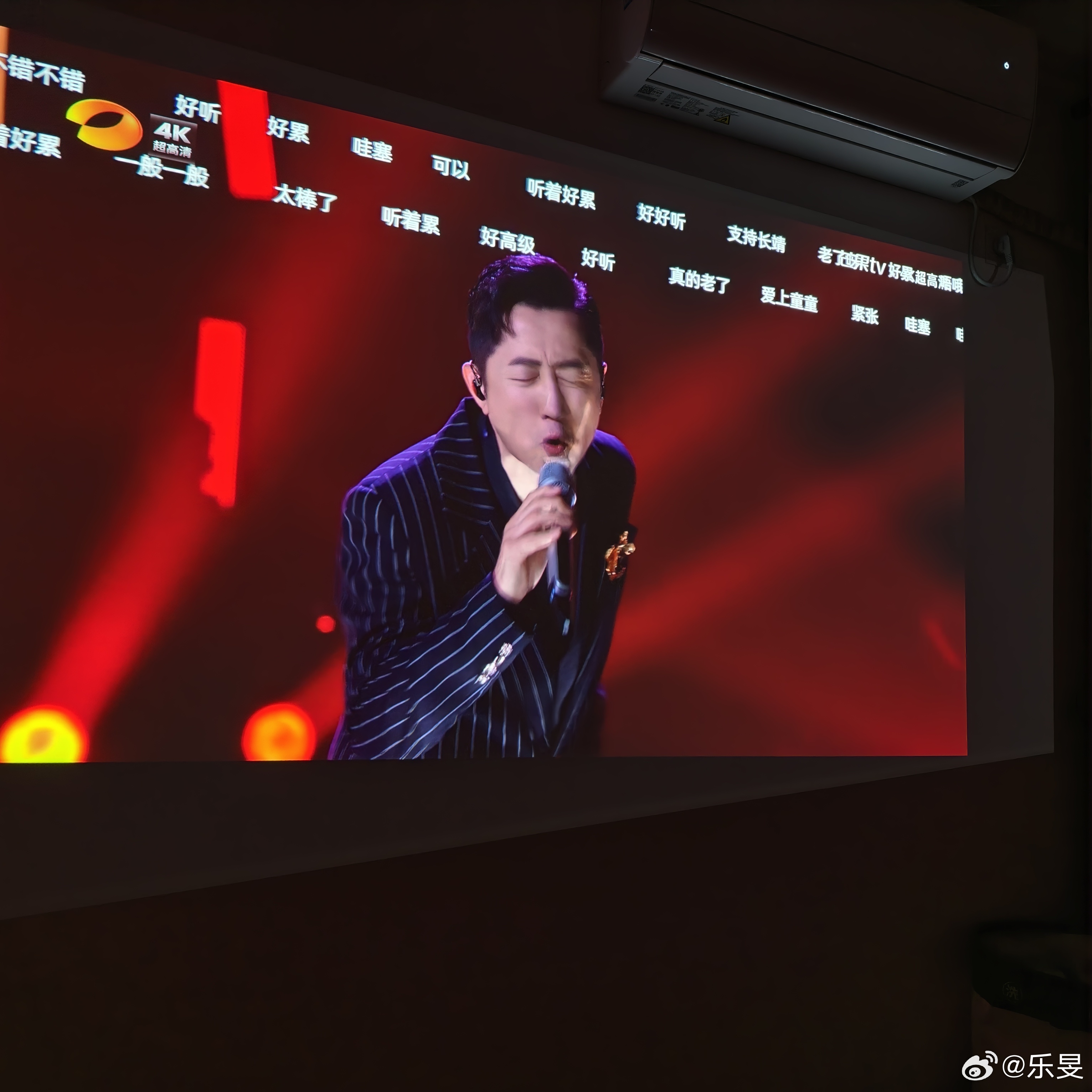 歌手直播 讲真，看得有点心酸… 虽然知道他在做很live很soft的 jazz 