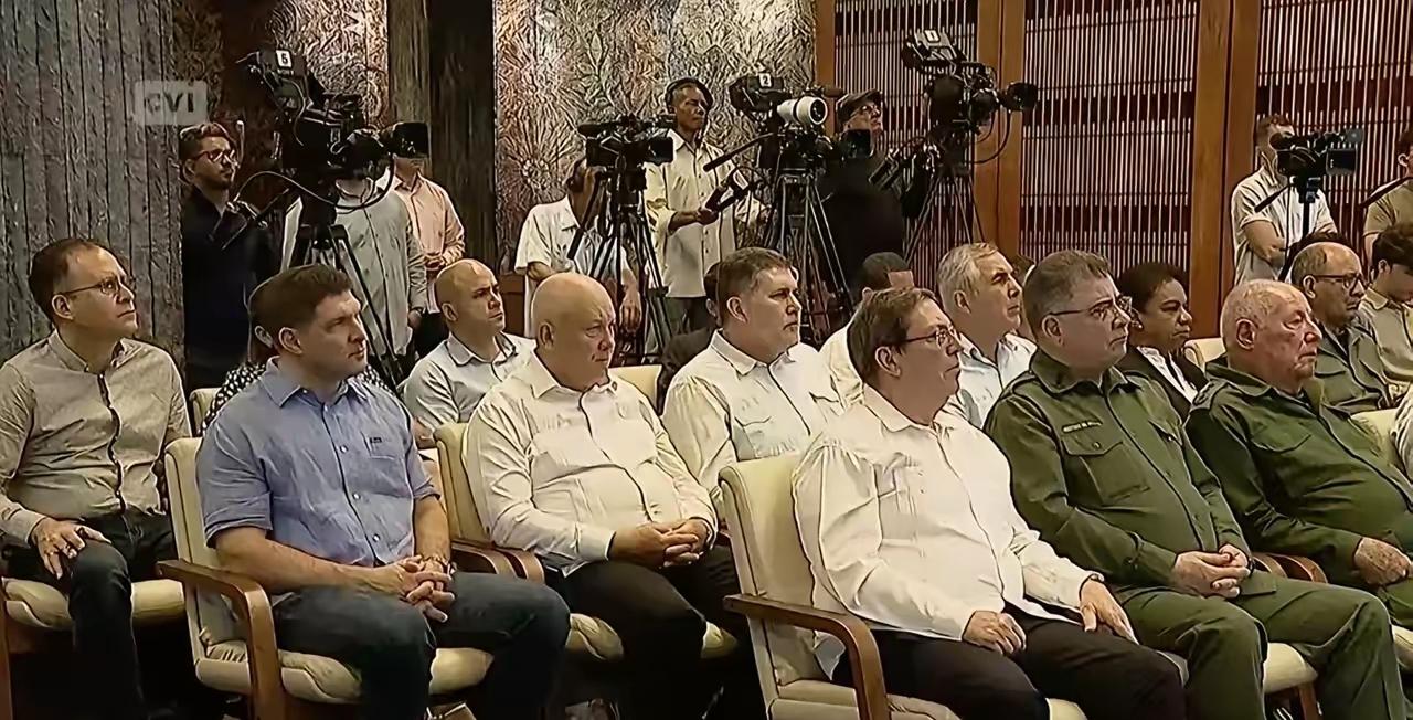 古巴领导人米格尔·迪亚斯-卡内尔今天在国家电视台对全国发表电视讲话，宣布古巴正式