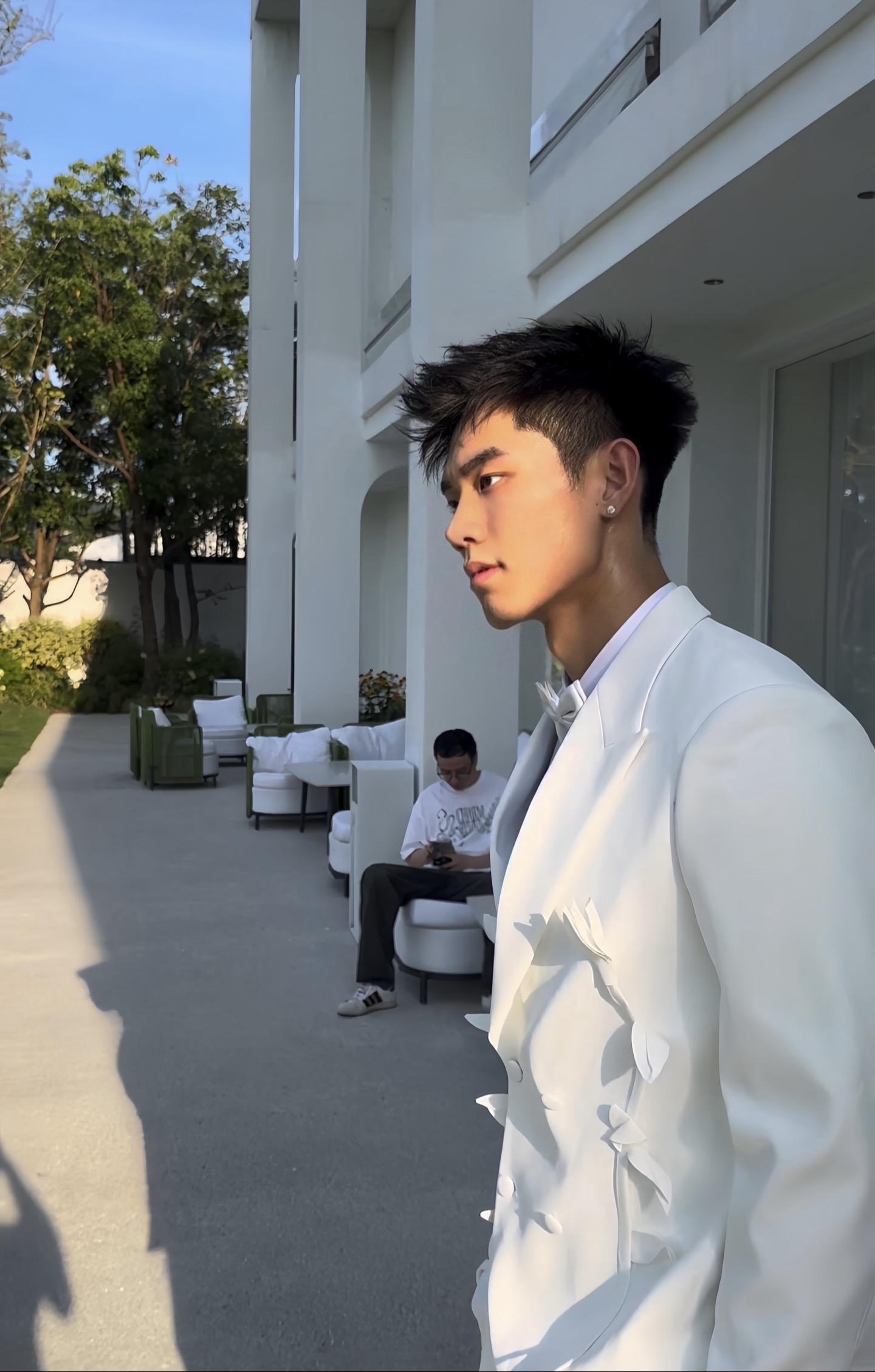 我的爱就像白西装朴素而且纯洁