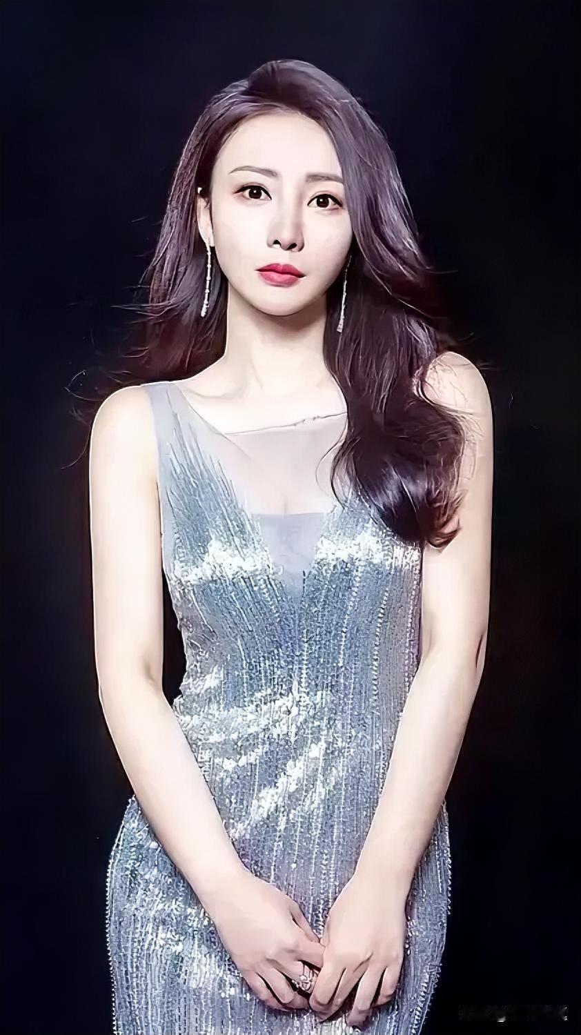 ✨银光闪闪的晚礼服，优雅动人✨