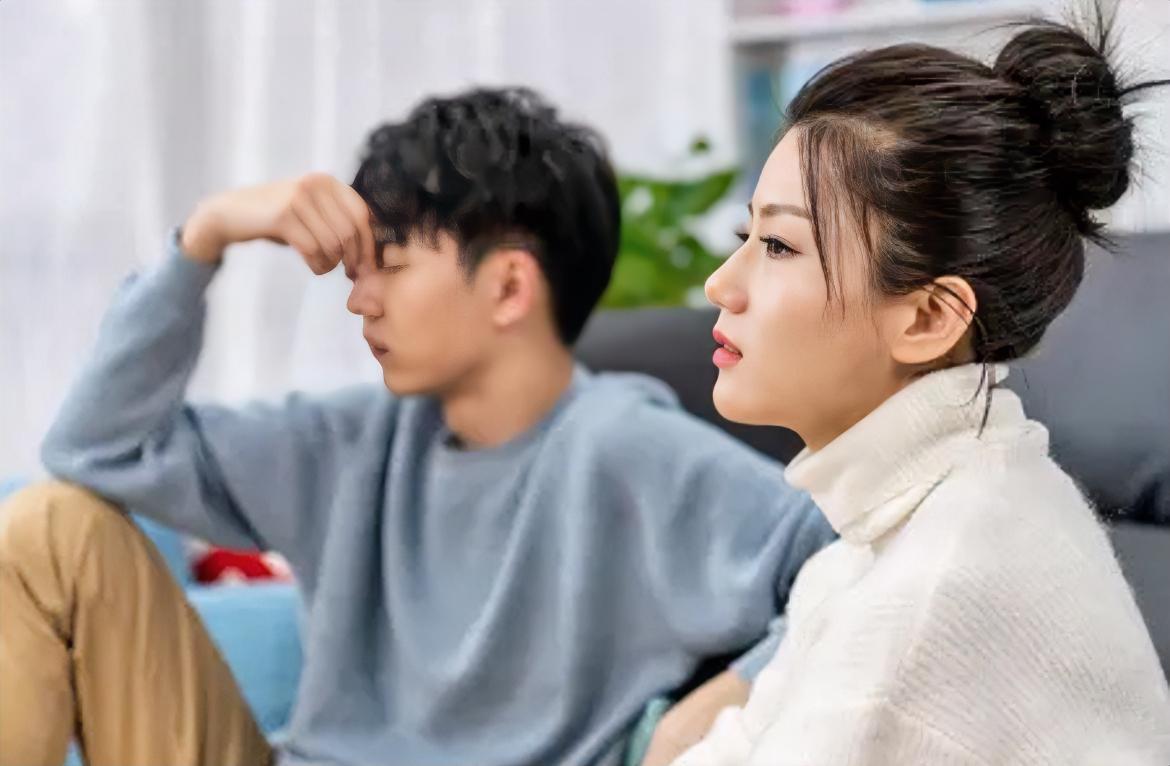 为什么吵架后你们冷战，你心揪得整宿睡不着，而他却好像一点事儿也没有，该玩儿手机玩