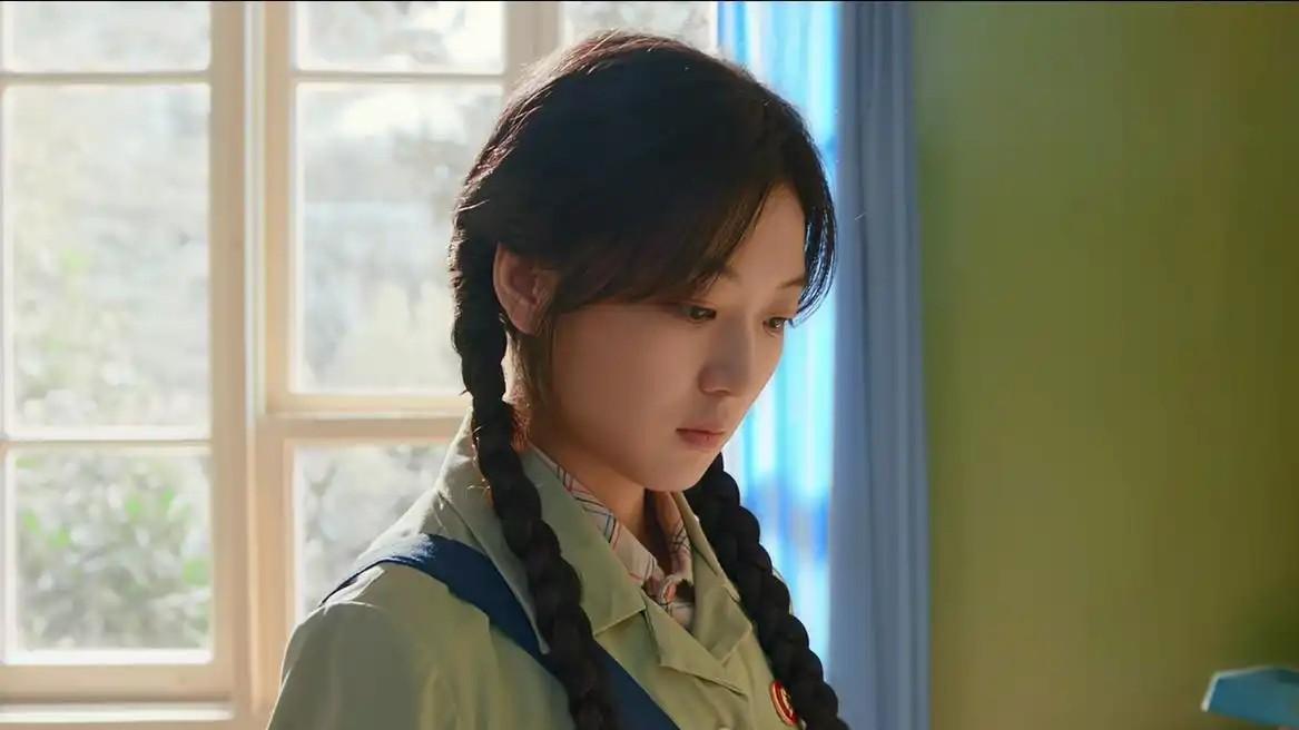 最可悲的不是坏人嚣张
是好人主动把刀递回去
还笑着说您辛苦了
《纯真年代的爱情》