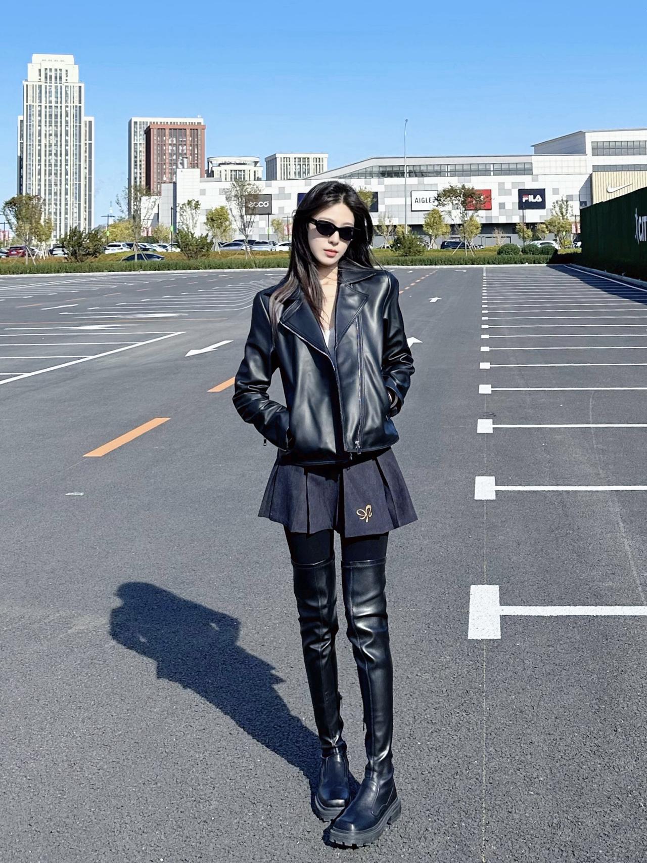🧥“皮一下”的OOTD|||今天简简单单的一身✨越来越喜欢皮衣的质感
我今天穿
