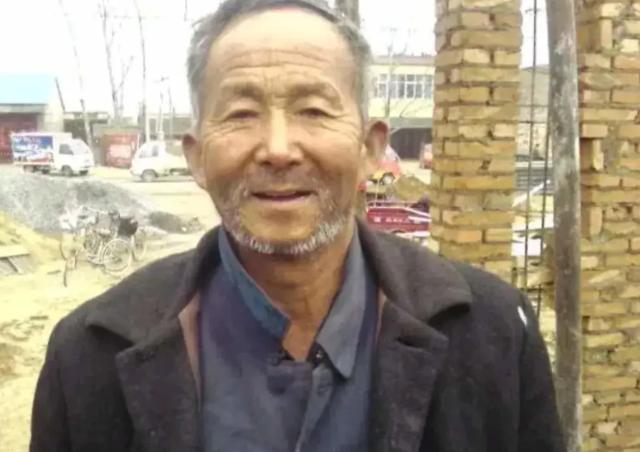 北京一流浪汉因无暂住证被送进收容所，填写籍贯时警察瞬间呆住：“您就是大名鼎鼎的杞