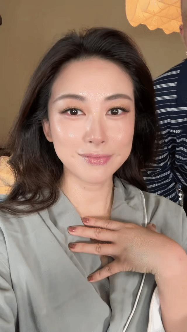 不知道朱珠在说什么光看脸了 谁的注意力被朱珠的颜值狠狠“绑架”了！怼脸镜头里的她