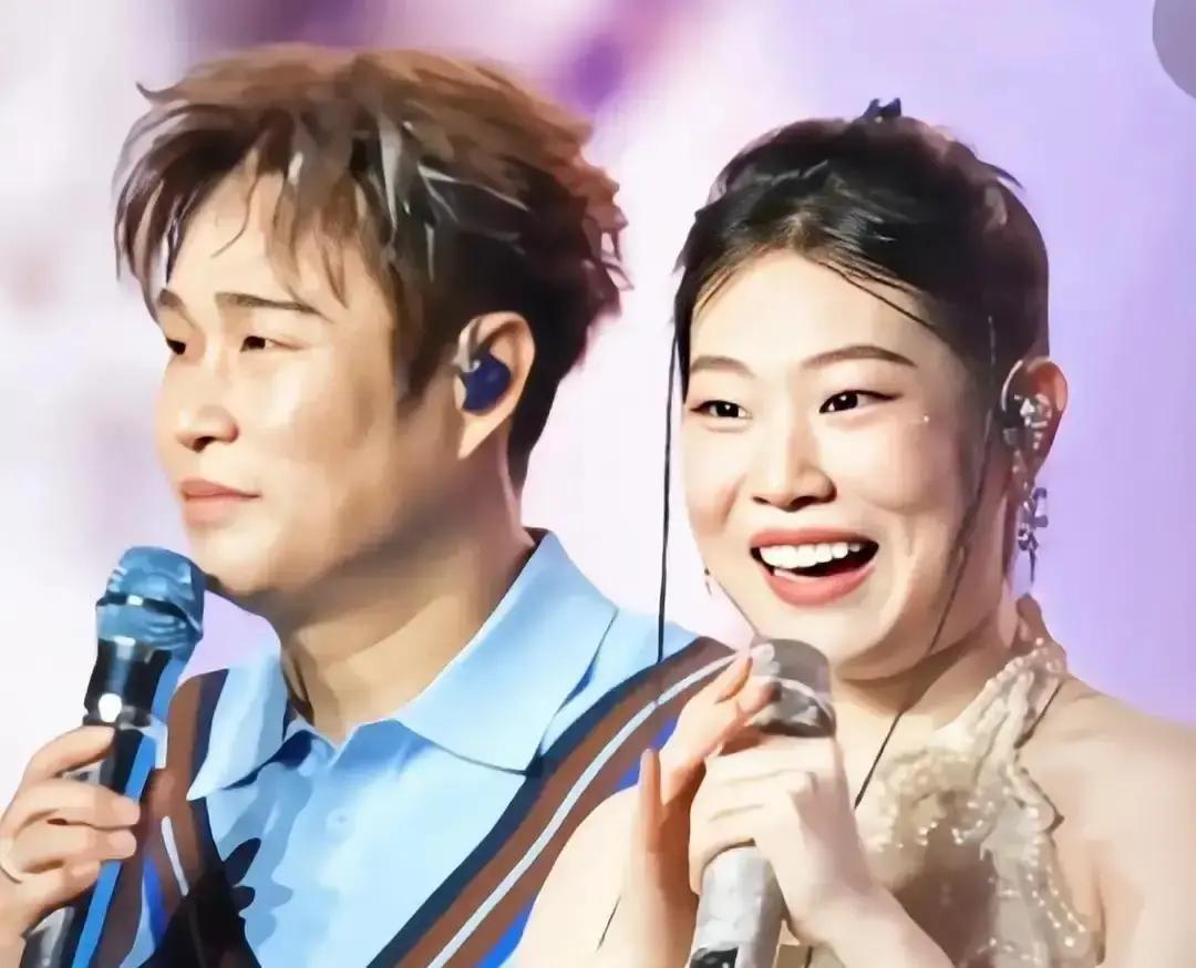 跑调冲上热搜，她没删视频
 
第二天微博直接甩出练琴照，耳返出问题认下，还配句谢