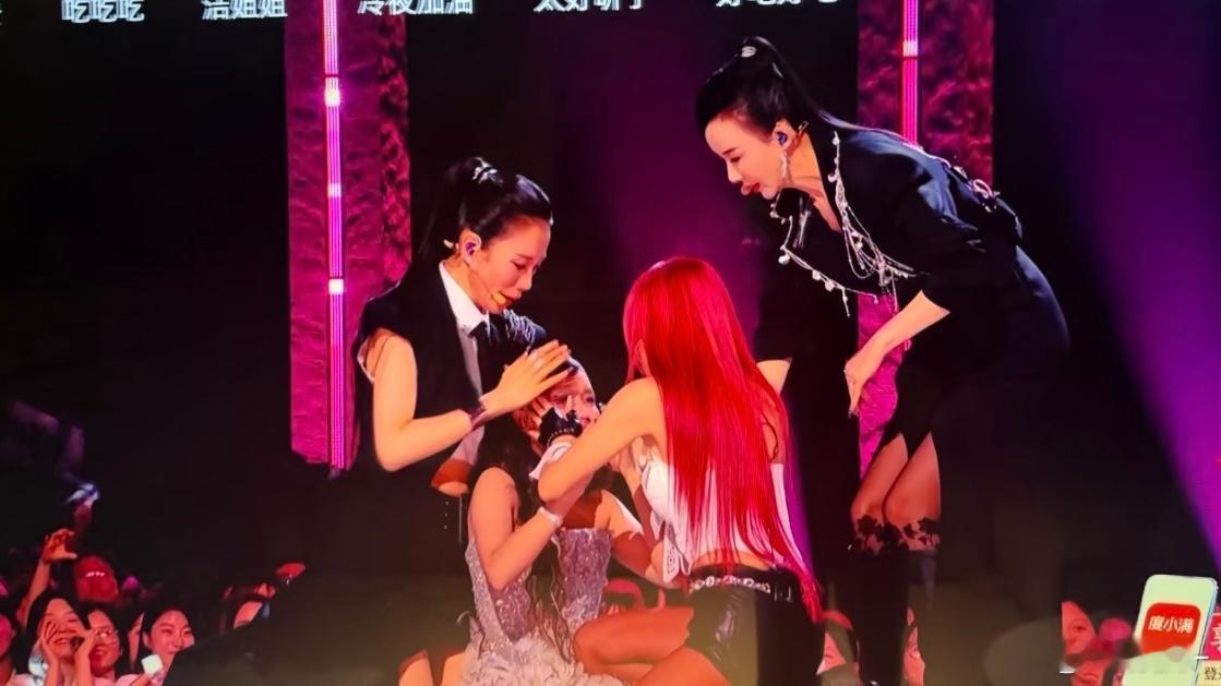 安崎唱得无可挑剔，夯爆了，第一次听她唱歌solo 