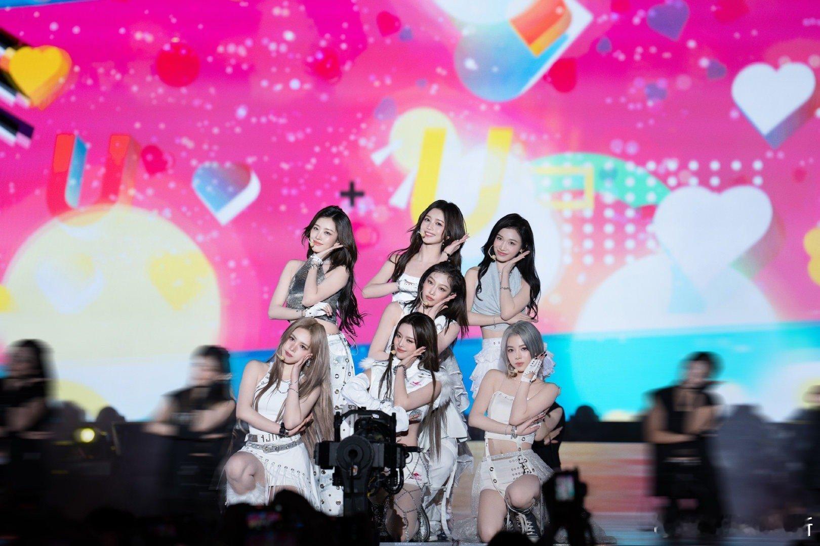 161个明星集体买房半个娱乐圈来开年会 娱乐圈集体打卡报到！集结了萧敬腾、汪苏泷