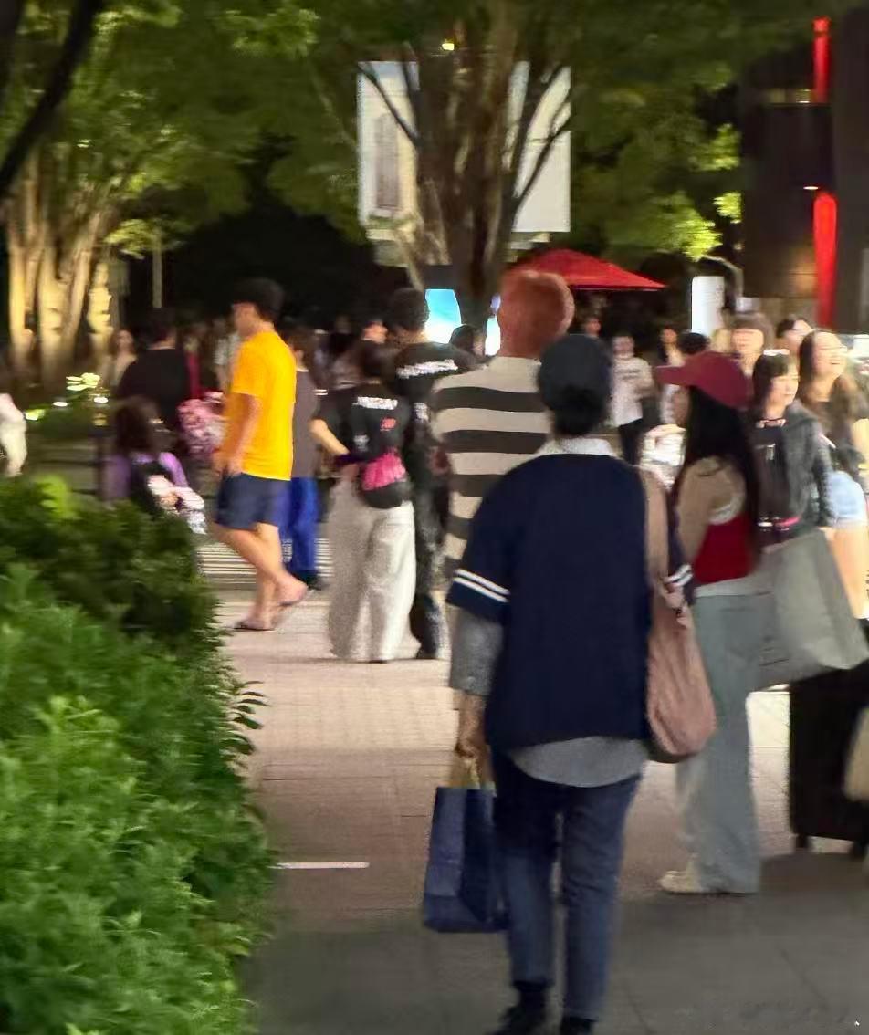 大阪偶遇炎亚纶大阪偶遇炎亚纶！网友大阪偶遇炎亚纶