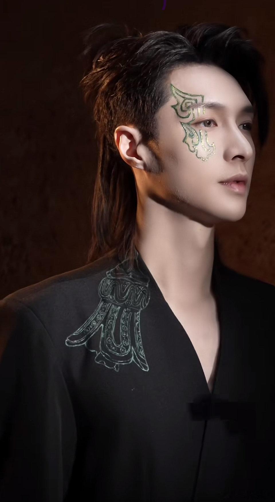 张艺兴 三星堆变装张艺兴这张脸太权威了[拜托] ​​​