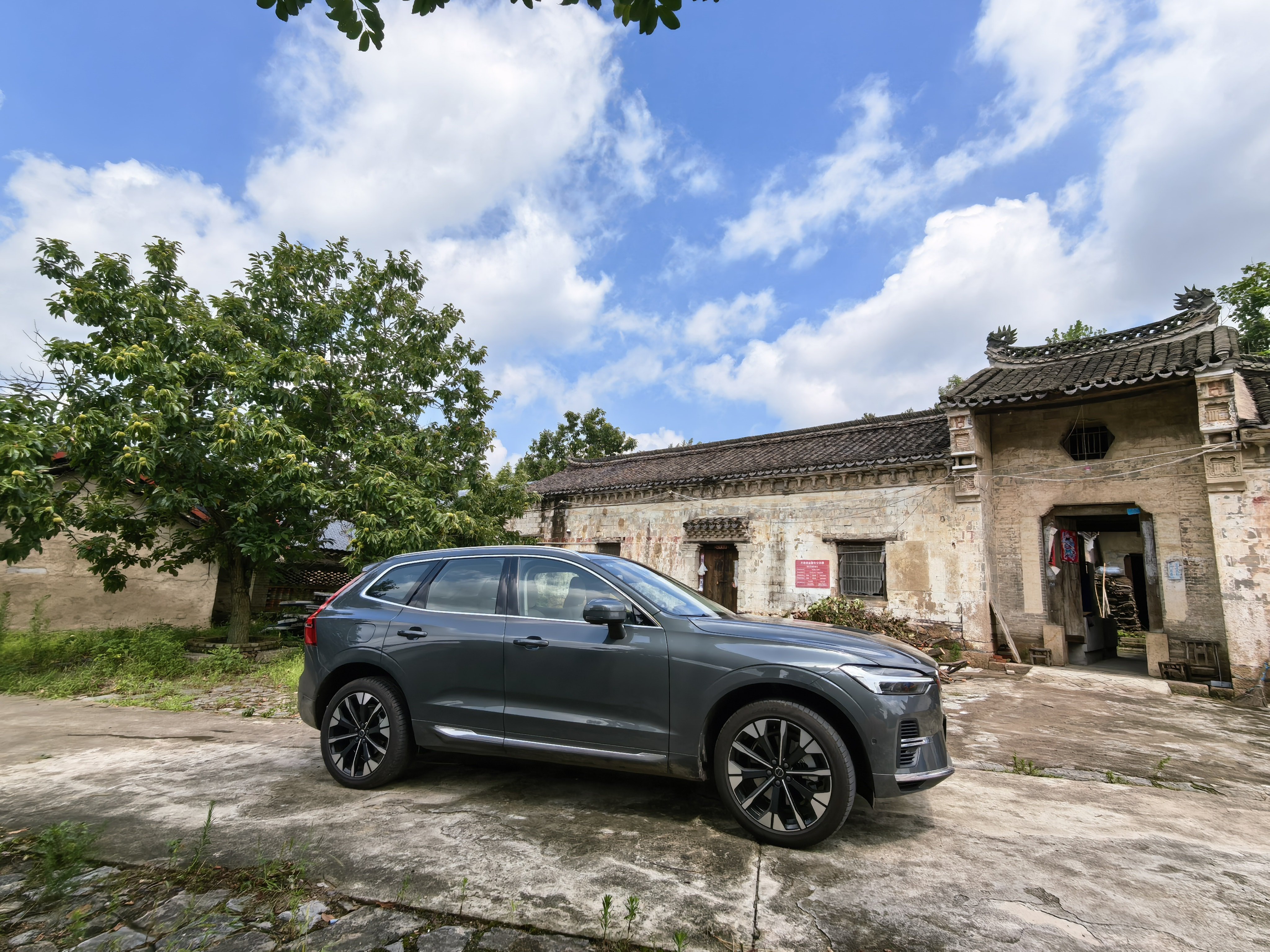 开着沃尔沃xc60 来到大别山的红二十五军长征出发地——何家冲，来学习一下红色文