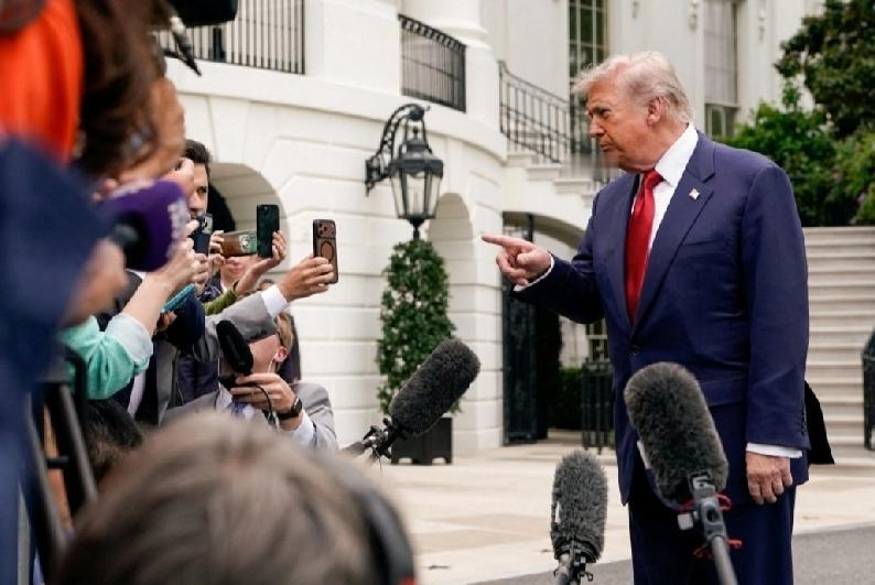 路透社报道，美国总统特朗普（Donald Trump）周一（11日）表示，美国与