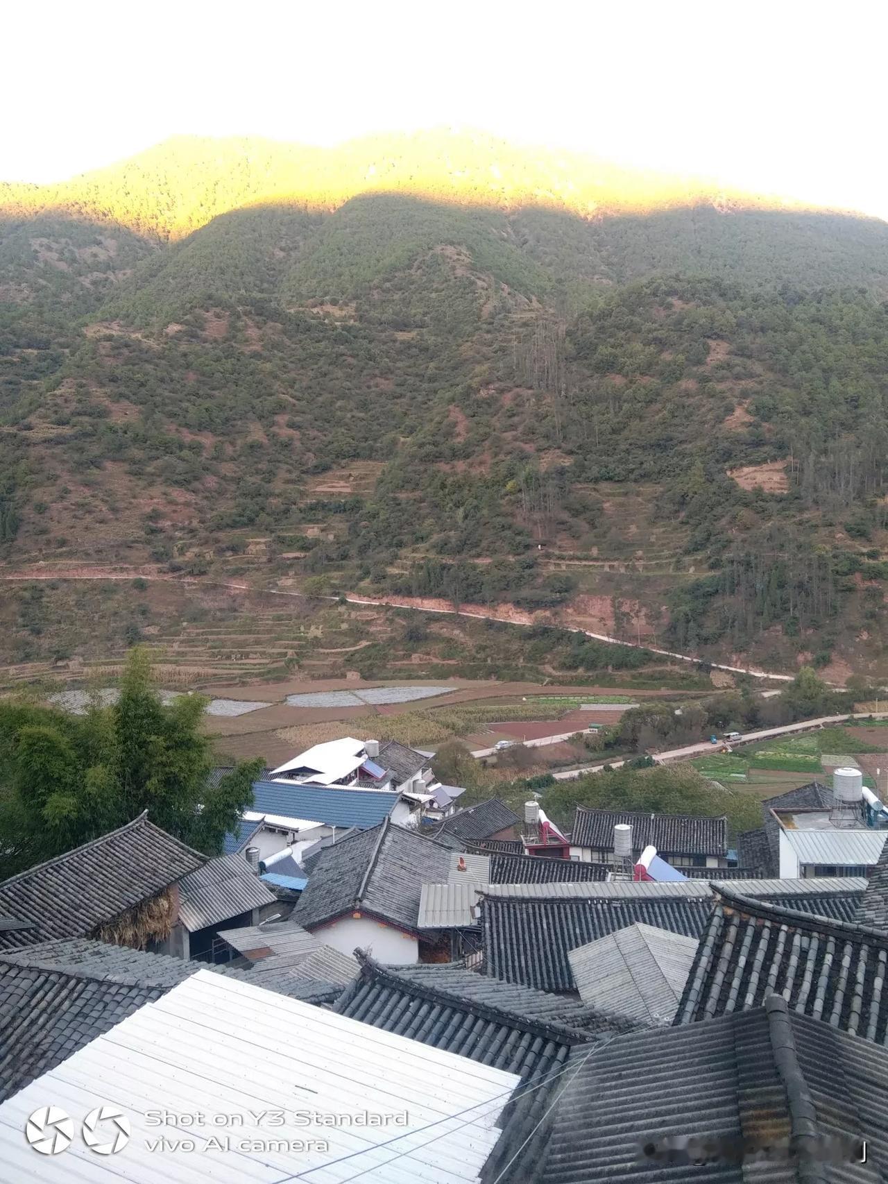 这几天日子。开始短了一个多小时了。六点十几分钟，太阳落山顶了，上个月七点半才落山