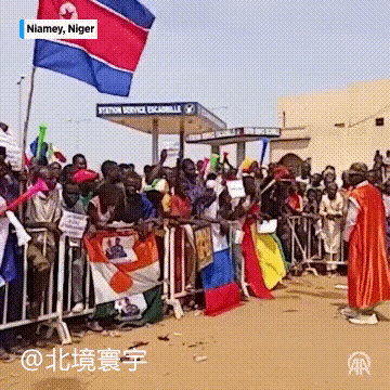 马克龙，尼日尔人民喊法国滚出去！

尼日尔人民受盘剥太久，终于受不了了！8月30
