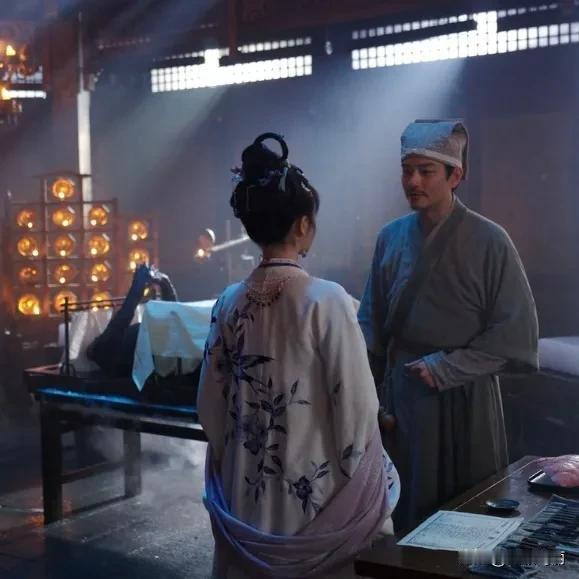 我真服了弹幕说朝雪录这个尸体死前在玩手机[捂脸]
人怎么能这么有梗，真的好像朝雪