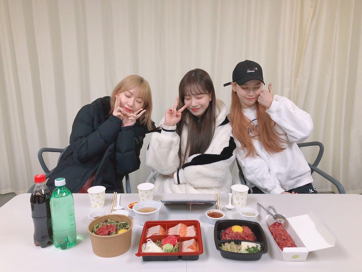 IZONE[超话]  樱理采的吃播宮脇咲良曺柔理金采源 ​​​