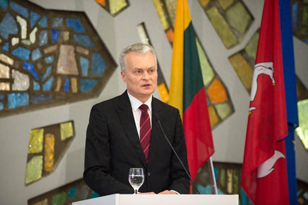 是可忍孰不可忍！
 
2月1号，立陶宛那个管外交的副头头，领着一帮欧洲议员跑去台