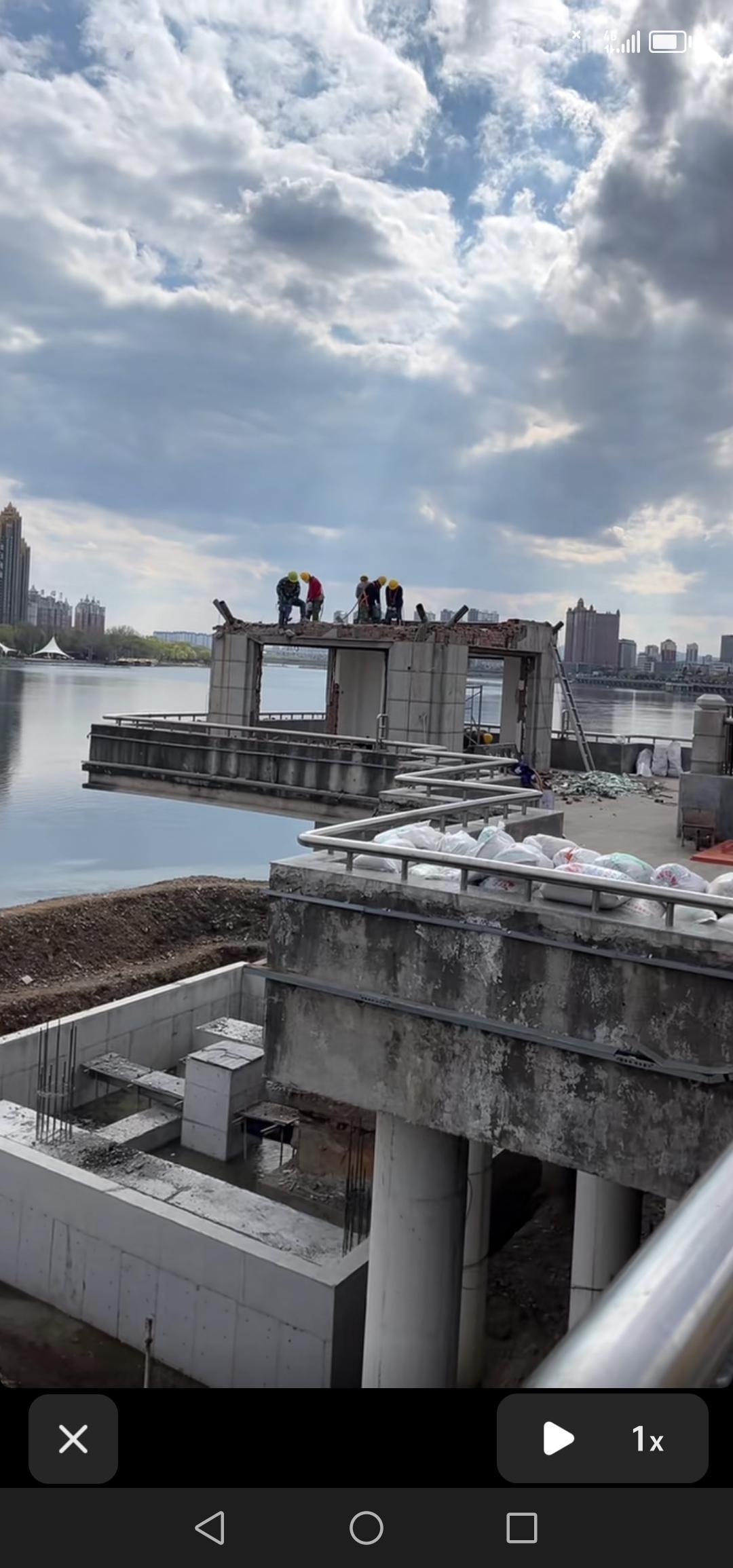 吉林市松江中路水文站拆除了，水文阁工程正有序推进，正所谓旧的不去，新的不来。
