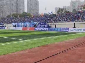 现场观众一起为泰安队加油:“山东泰安，晓了显火！”网页链接