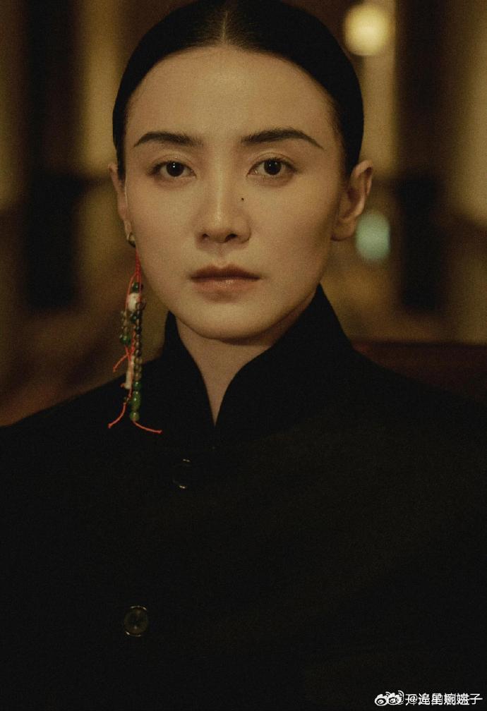 宋佳寸头海报好奇宋佳的演绎🥸余烬里的火化师黄燕，诠释生死相关的故事，光看设定就