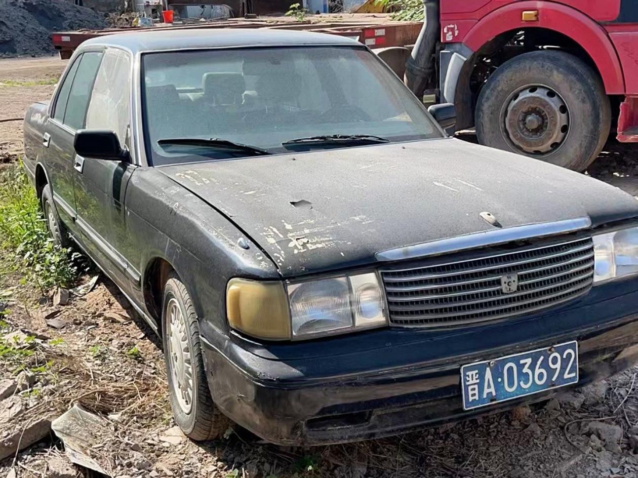 看看老太原牌的皇冠133。老车配老牌，很有味道