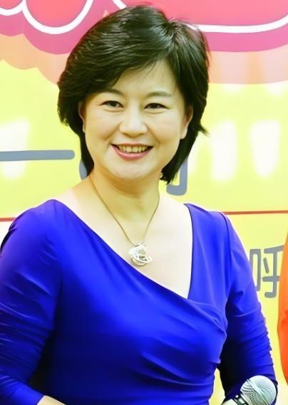 1999年，鞠萍向丈夫提出了离婚，丈夫同意离婚，却让她二选一，孩子和财产只能带走
