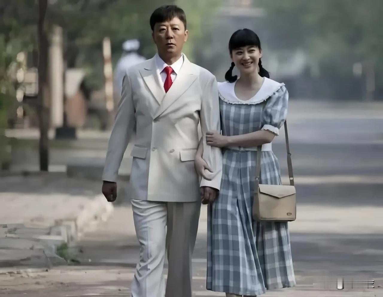 很多人说父母爱情这部电视剧好看，我不否认，但我愿称之为现代知否，因为它宣扬的都是