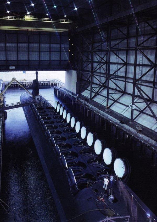 1998年，美国国会取消了“武库舰（Arsenal Ship）”项目的资金后，美