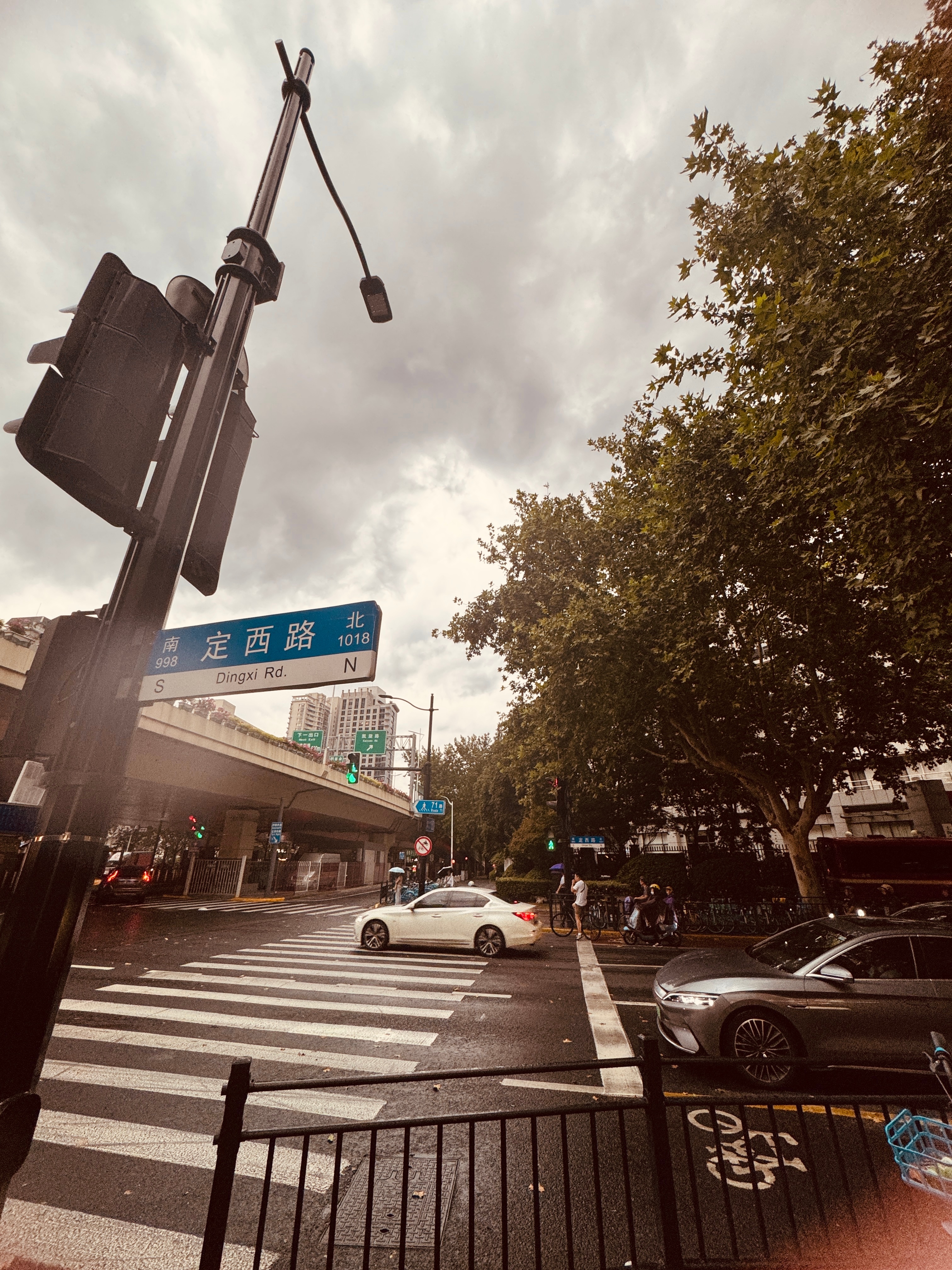 好快的雨，说来就来！  ​​​
