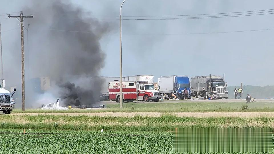 加拿大曼尼托巴省发生严重车祸，至少15人死亡、10人受伤
加拿大曼尼托巴省卡伯里