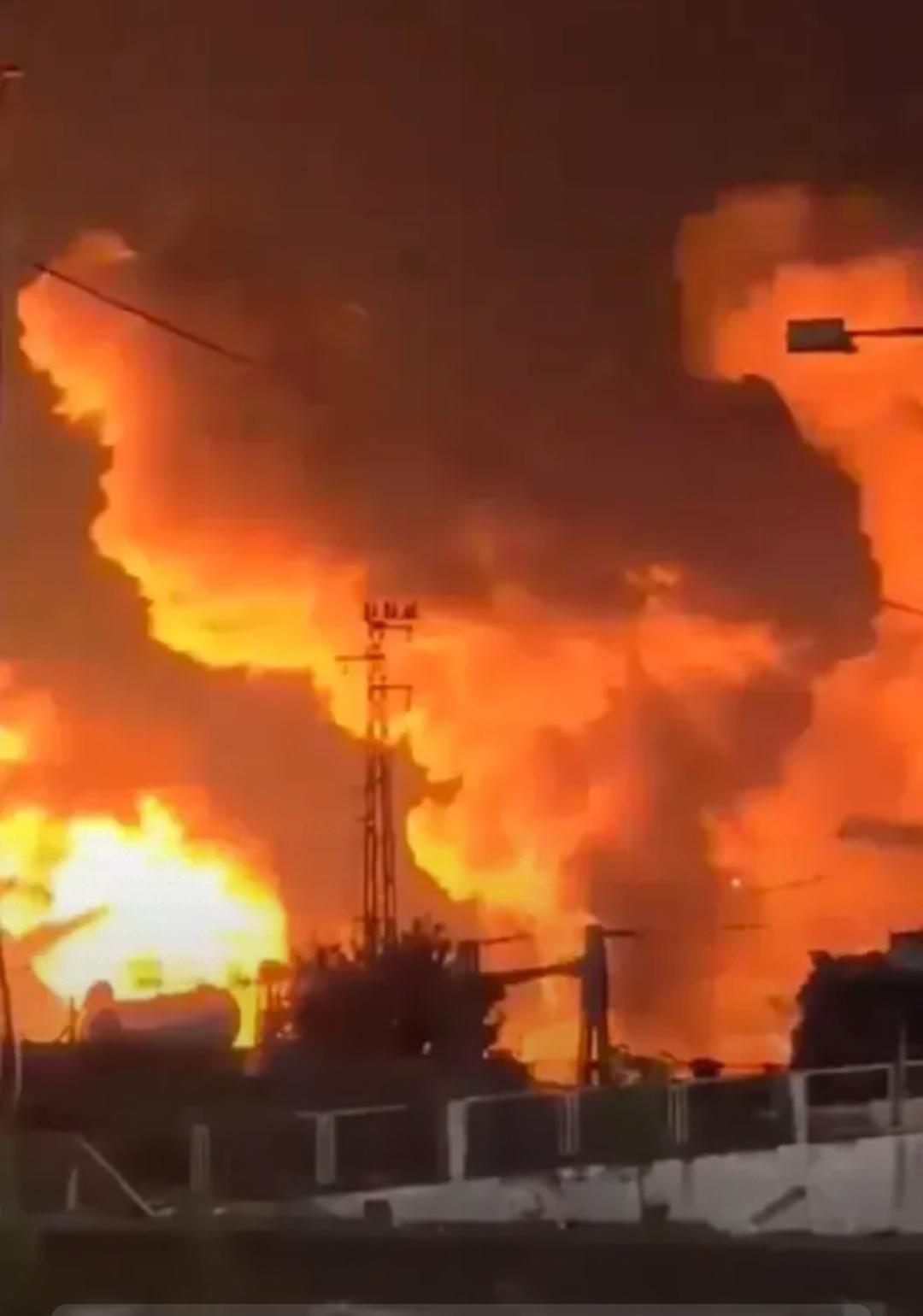 大规模轰炸！能动手绝不吵吵，普京仍然是普京！  
 
2026年新年刚到，乌克兰