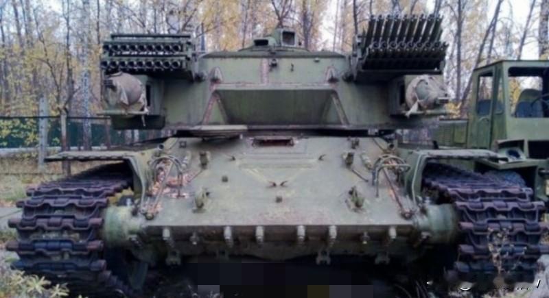 上世纪七、八十年代，苏联军事工业在T-72坦克的基础上开发了UR-88/УР-8