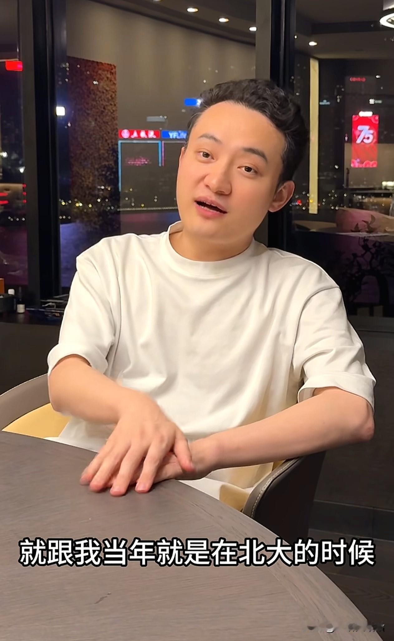 有人说这个孙雨辰这个文章是AI写的呀，但是AI绝对写不出来。妈妈在香港见到我的父