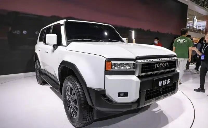 【全新普拉多试生产整车下线 预订价格47-57万元】3月15日，一汽丰田全新普拉