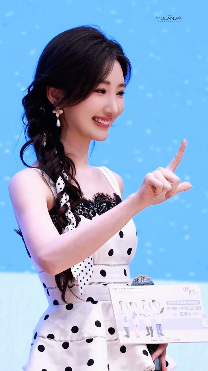 毛晓彤说等问心2好多年 翻着日历盼回来的筱然医生！预告里毛晓彤在手术台那一段我都