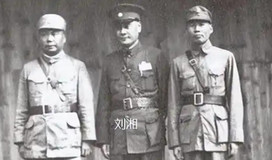 1923年，郭松龄任奉军旅长的时候，张作霖派刘翼飞去郭部当团长，但是郭松龄却并不