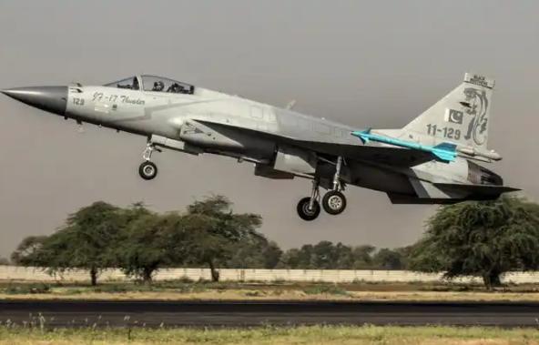 不能只靠美国了，最近海湾地区的沙特、阿联酋、卡塔尔，都在悄悄调整自己的安全路子，