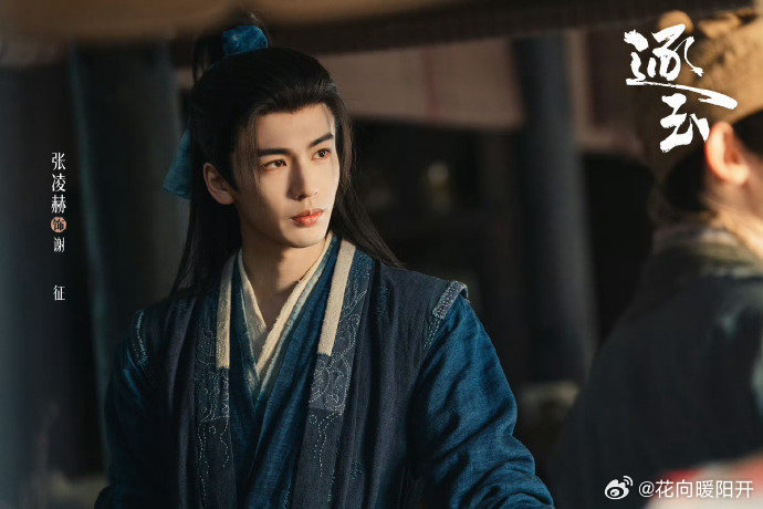 拍出这段醉酒暧昧的是天才逐玉明明情愫都快漫出来了，偏偏就差一点点没亲上，《逐玉》