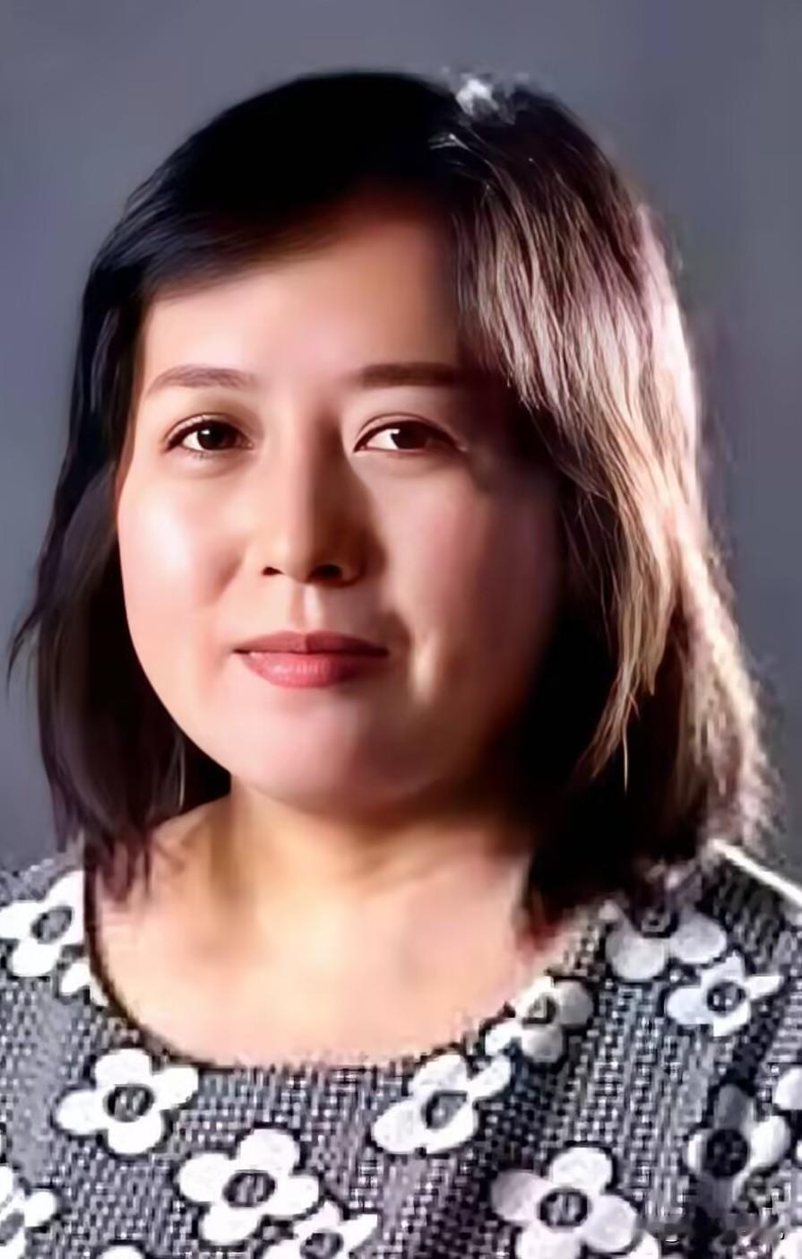 成都锦城学院icon，广告系主任聂鑫鑫，46岁，人没了。
 
那个据说下课了，人