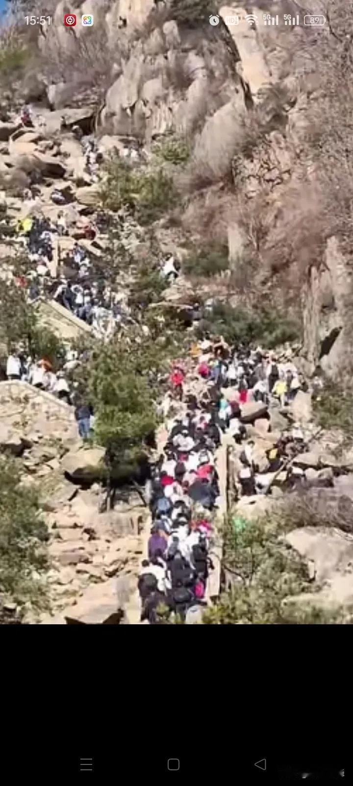 中国就是人多，大冤种多，五一天又热，人又挤，花钱找罪受，到了地，各种排队各种矛盾