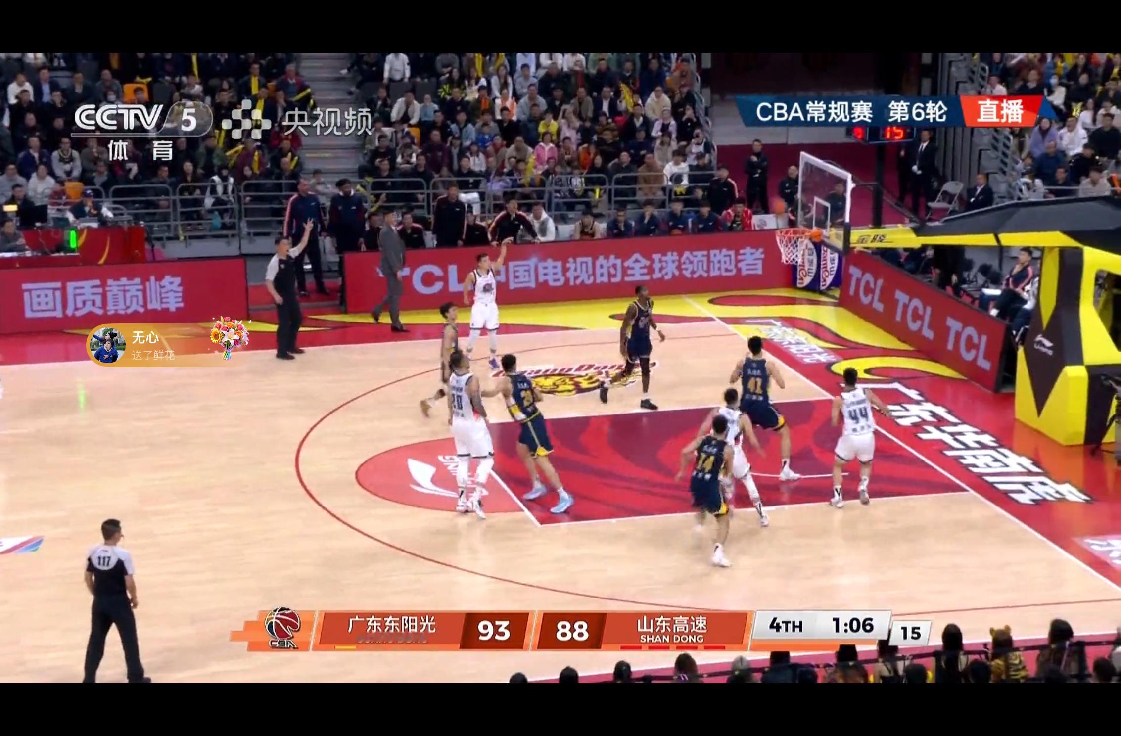 山东广东焦灼到最后——高诗岩错失一记关键三分，全场6投0中，0分7助攻。 